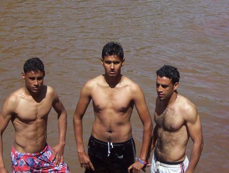 les amies de droite a gauche rachid/yassine/abdelali